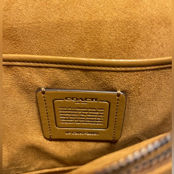 Color block coach leather Bag with sea-shell design strap - Picture 4 of 11